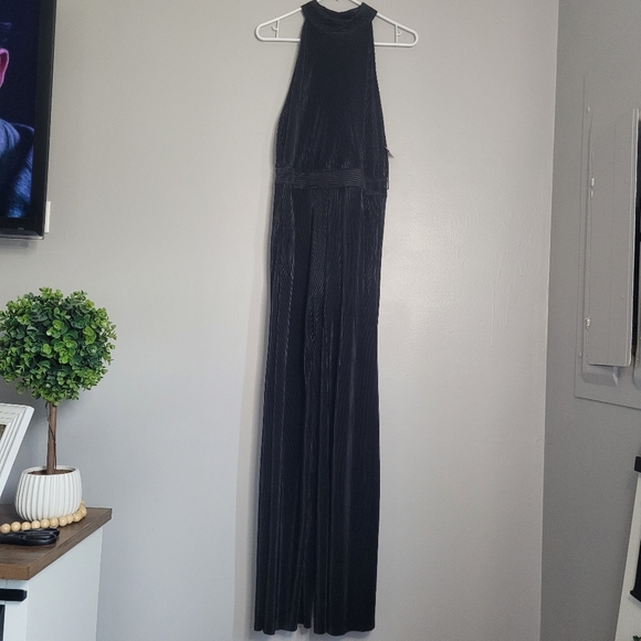 NWT FATE Black Pleated Jumpsuit Halter Neck Wide Leg Pleated Open Back Sz L - Picture 5 of 16
